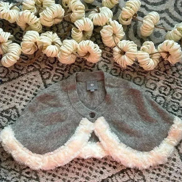 Eden & Zoe Other - Eden & Zoe cashmere and faux fur cape size small (18-24m)